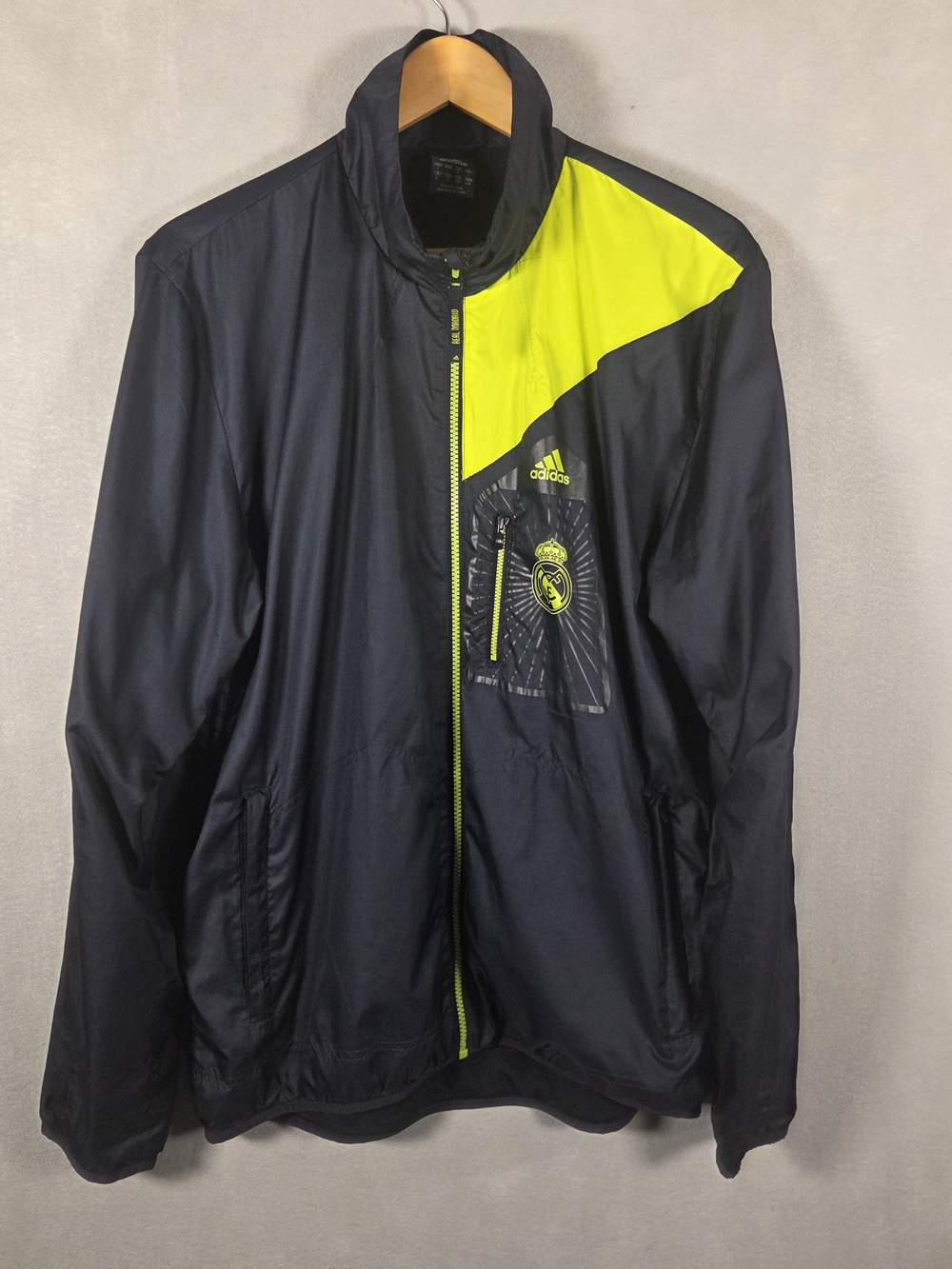 Vintage Adidas Real Madrid 2010/2011 season soccer track jacket (Q524)